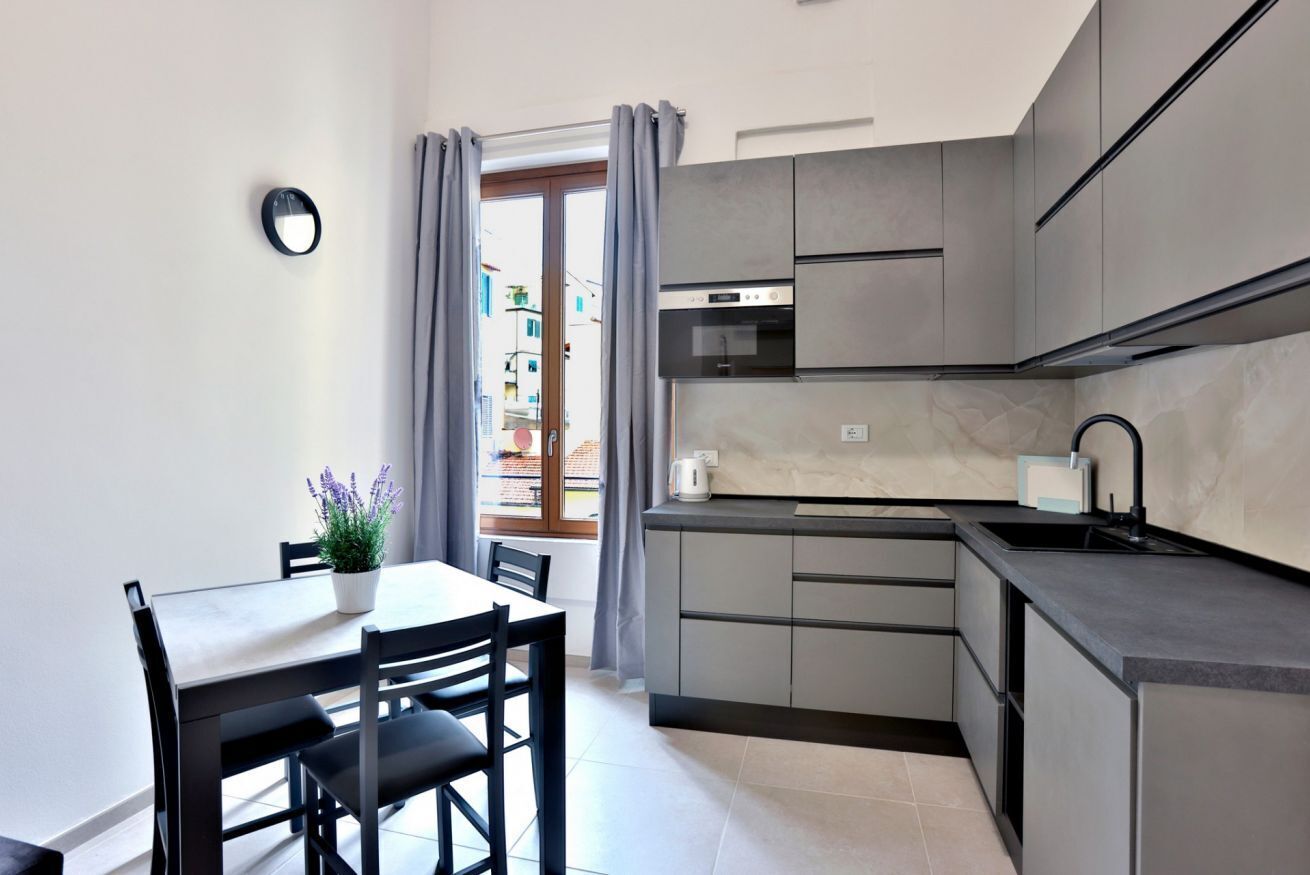 Kühlschrank, Mikrowelle, Geschirrspüler, Toaster