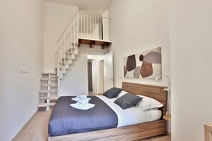 2 Schlafzimmer, Bügeleisen/Bügelbrett