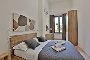 2 Schlafzimmer, Bügeleisen/Bügelbrett