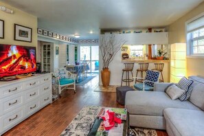 Living area - the Bird House/Center of Ocean Springs (Ocean Springs)