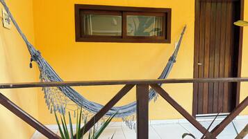 Studiosvit Comfort - utsikt mot trÀdgÄrden | Terrass/Patio