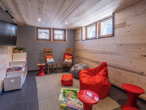 Children’s area - Morzine chalet with hot tub. Ski and MTB friendly (Montriond)
