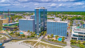 A high-rise hotel with multiple floors, a swimming pool, and a beach area. - Yachtsman S302 Studio (Myrtle Beach)