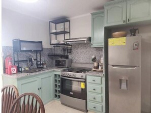 Private kitchen - Apt. Family house, beach and mountain view, 2 Bedrooms, 1 Bathroom, Rooftop, AC, BBQ, WiFi (Barahona)