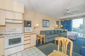 Interior - Oceanfront Vacation by SkyWheel-Yachtsman 603B (Myrtle Beach)