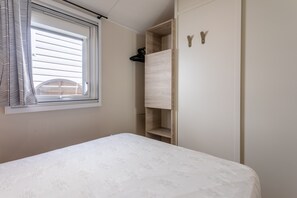 3 bedrooms, iron/ironing board