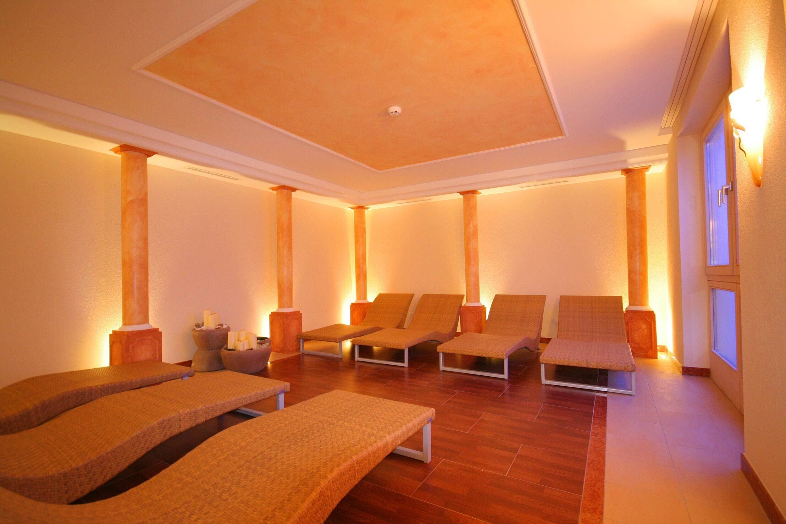 Sauna, steam room