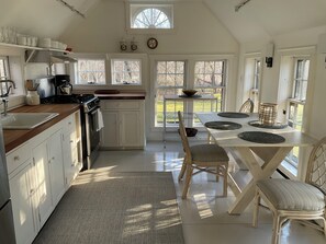 Private kitchen - Cozy 2-bedroom cottage in Quidnet area, close to golf course and ocean. (Nantucket)