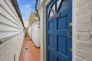 Exterior detail - High Street Apartment - Pass the Keys (Whitstable)