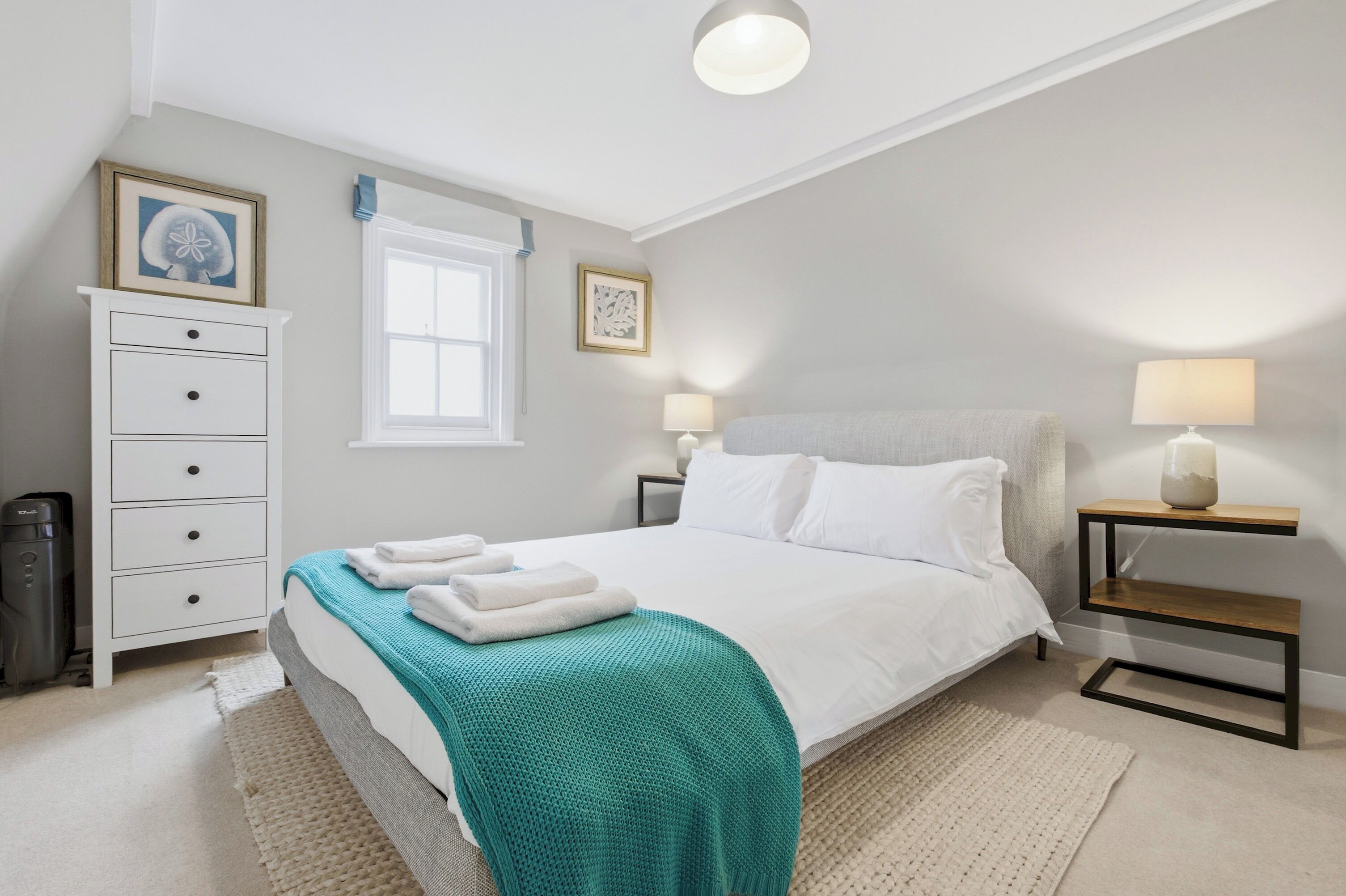 2 bedrooms, iron/ironing board, bed sheets