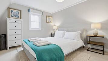 2 bedrooms, iron/ironing board, bed sheets