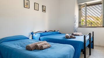 2 chambres, fer et planche à repasser, Wi-Fi, draps fournis