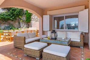Outdoor dining - Holiday Home 'Villa Ichtys in Cala Moragues' with Sea View, Wi-Fi and Air Conditioning (Andratx)
