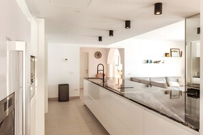 Fridge, microwave, oven, stovetop - Holiday Home 'Villa Ichtys in Cala Moragues' with Sea View, Wi-Fi and Air Conditioning (Andratx)