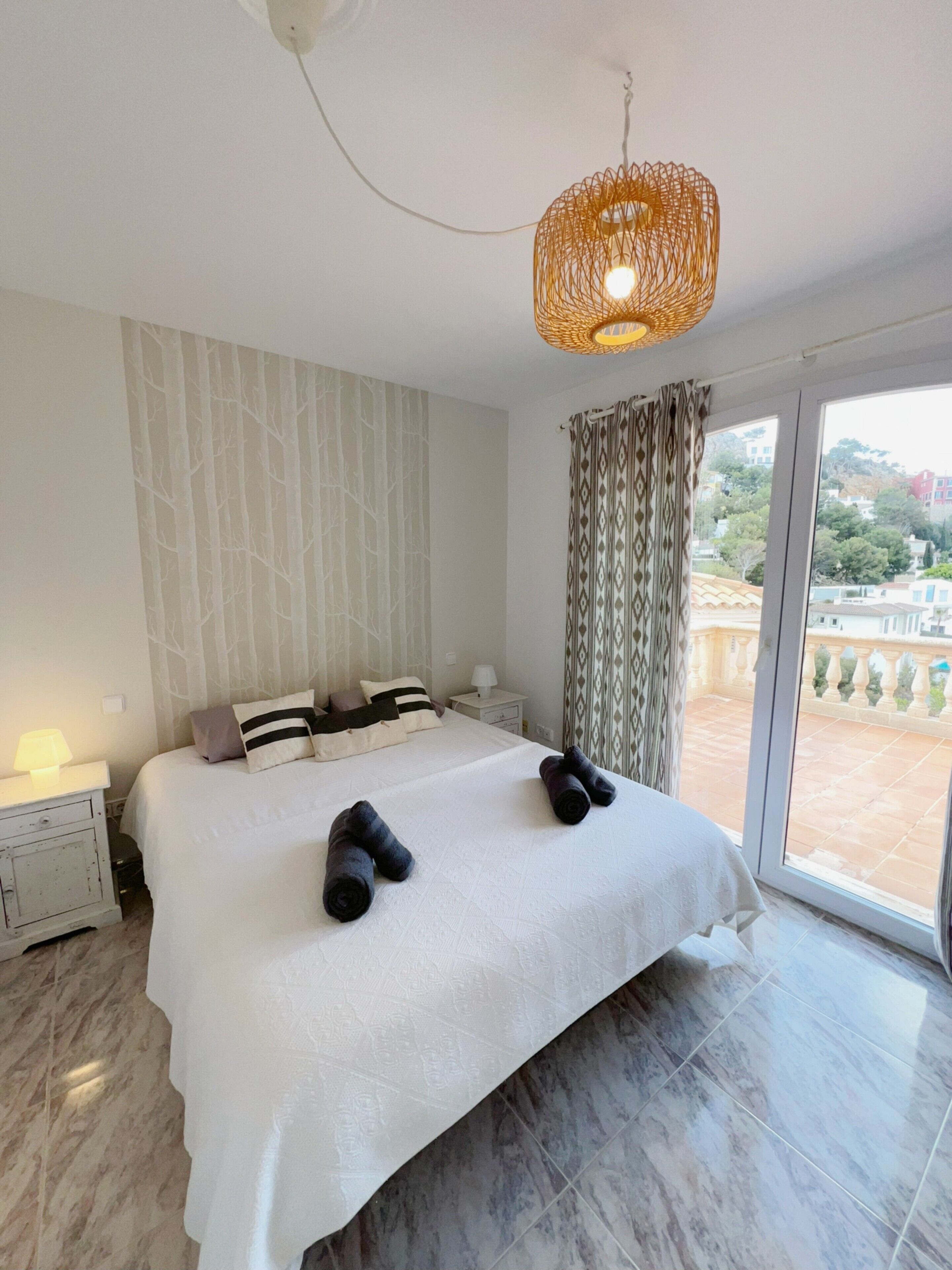 6 slaapkamers, een strijkplank/strijkijzer, wifi, beddengoed