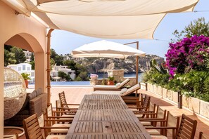 Outdoor dining - Holiday Home 'Villa Ichtys in Cala Moragues' with Sea View, Wi-Fi and Air Conditioning (Andratx)
