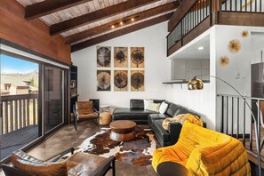 Living area - Mountain Chic Snowcreek Condo at the base of Dollar Mountain in Sun Valley! (Sun Valley)