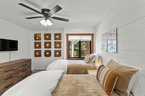 3 bedrooms, iron/ironing board, Internet, bed sheets - Mountain Chic Snowcreek Condo at the base of Dollar Mountain in Sun Valley! (Sun Valley)