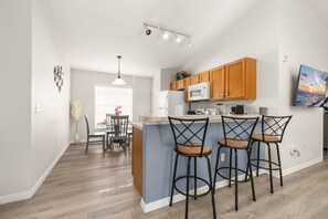 Private kitchen - Coastal Charm! Family-Friendly Value Near Disney! (Davenport)