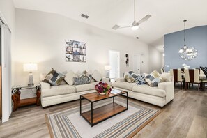 Smart TV, table football - Coastal Charm! Family-Friendly Value Near Disney! (Davenport)