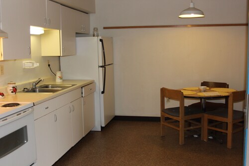 Efficiency Apartment! 40 mins from Theodore Roosevelt Presidential Library!