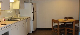 Efficiency Apartment! 40 mins from Theodore Roosevelt Presidential Library!