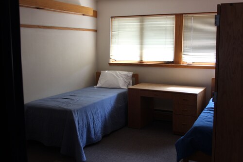 Efficiency Apartment! 40 mins from Theodore Roosevelt Presidential Library!