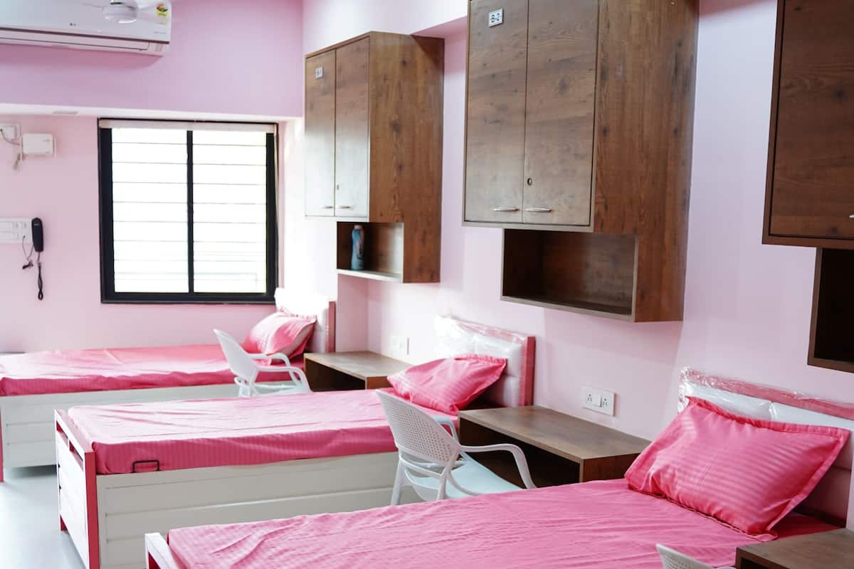 Luxury Triple Room, City View