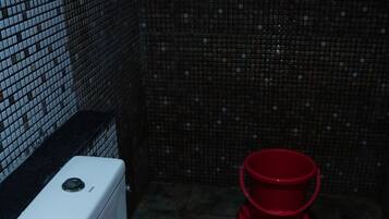 Luxury Triple Room, City View | Bathroom