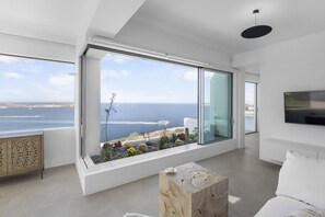 TV - Infinity House, Perched majestically on a cliff along the island’s western coast (Paros)