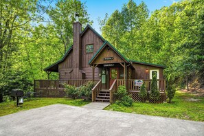 Exterior - Cozy* Secluded*Firepit*Hot Tub*Seeps 7 (Pigeon Forge)