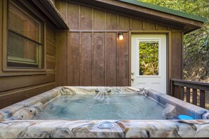 Outdoor spa tub - Cozy* Secluded*Firepit*Hot Tub*Seeps 7 (Pigeon Forge)