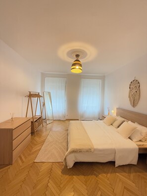 2 bedrooms, iron/ironing board, WiFi, bed sheets