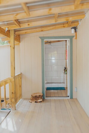 Sauna - Cozy 1-bedroom cabin in peaceful Newberry with AC (Newberry)