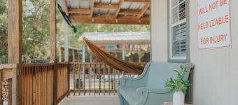 Cozy 1-bedroom cabin in peaceful Newberry with AC