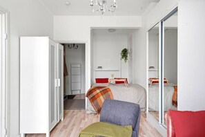 Iron/ironing board, WiFi, bed sheets - Balcony Studio | Rooftop Views | Tram 200m | Lift (Helsinki)