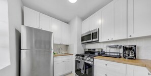 Apartment | Private kitchen - Comfy 1-Bedroom - Steps from Miami Beach (Miami Beach)