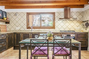 Private kitchen - Holiday Home 'Can Miquel De Sa Teia' with Mountain View, Private Pool and Wi-Fi (Illes Balears)