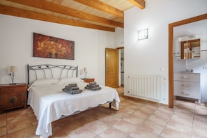 4 chambres, fer et planche Ă repasser, Wi-Fi, draps fournis