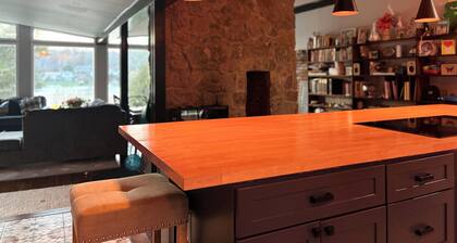 Spacious Lake Retreat, Stunning Sunset Views, Private Outdoor Entertaining.