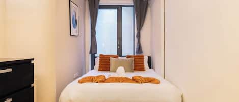 2 bedrooms, iron/ironing board, WiFi (free), bed sheets