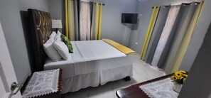 2 bedrooms, iron/ironing board, WiFi, bed sheets - Kingsbird by the Sea-Large 2 Bedroom Suite (Runaway Bay)