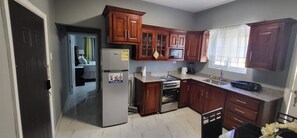 Private kitchen - Spacious 1 Bedroom Suite (with Pool View) (Runaway Bay)