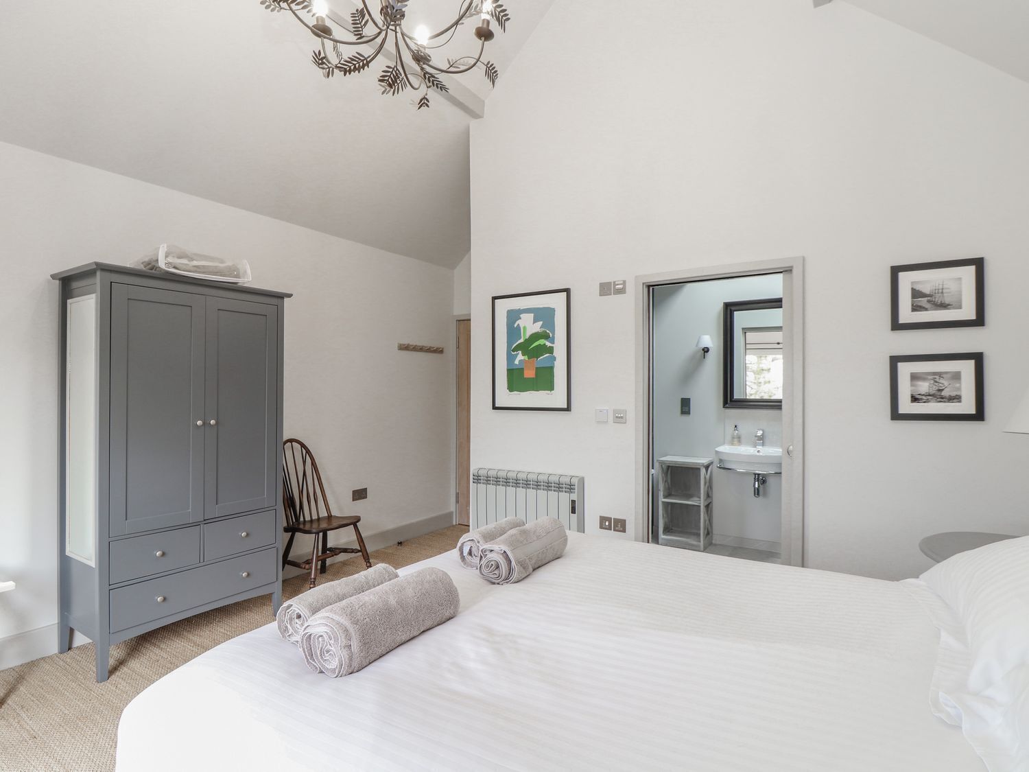 4 bedrooms, free WiFi, individually decorated, individually furnished