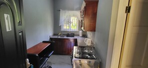 Private kitchen - 1 Bedroom Suite (with Pool view &Private Balcony) (Runaway Bay)