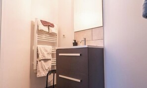 Superior Double Room, Patio, City View | Bathroom - Château Besson (Désertines)