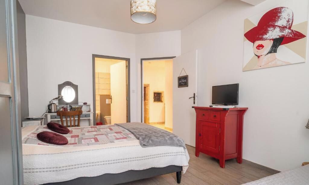 Free cots/infant beds, free WiFi, bed sheets, wheelchair access