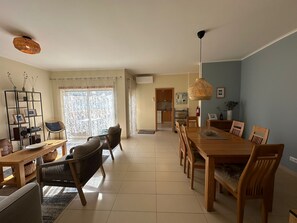 Dining - 2 bedroom 2 bathroom Penthouse - Large Roof Solarium - Communal Pool and Gardens (Conceicao de Tavira)