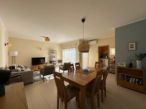 Interior - 2 bedroom 2 bathroom Penthouse - Large Roof Solarium - Communal Pool and Gardens (Conceicao de Tavira)