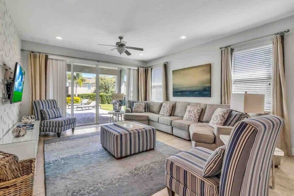 Chic 8br All Suites With Pool And Game Room - Florida